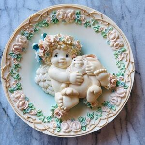 HAMILTON COLLECTION 6.5” 3D Angel plate, A Hug From The Heart.0992B Dreamsicle.